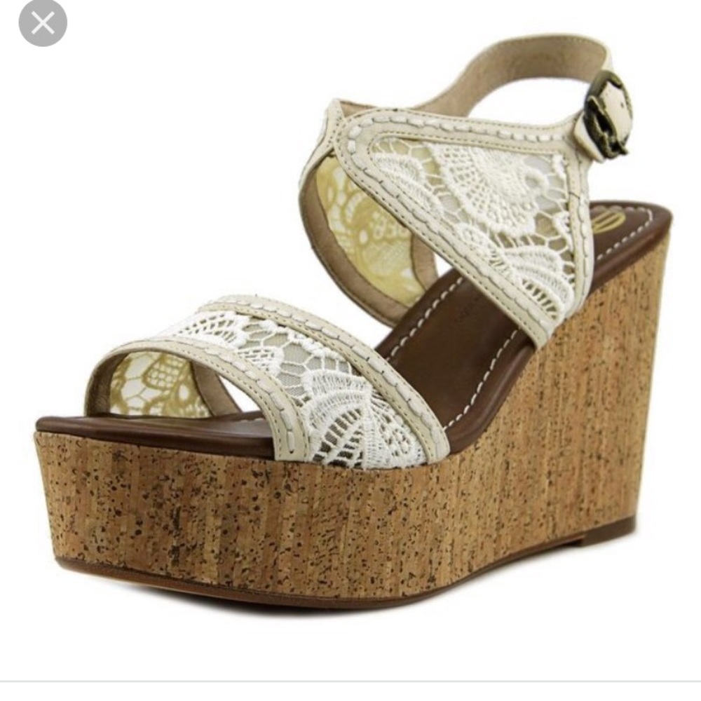 House of Harlow 1960 Gladys Wedge